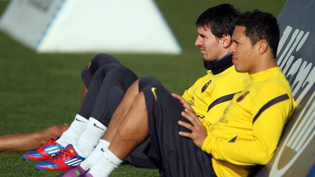 Messi và hậu vệ cánh Adriano